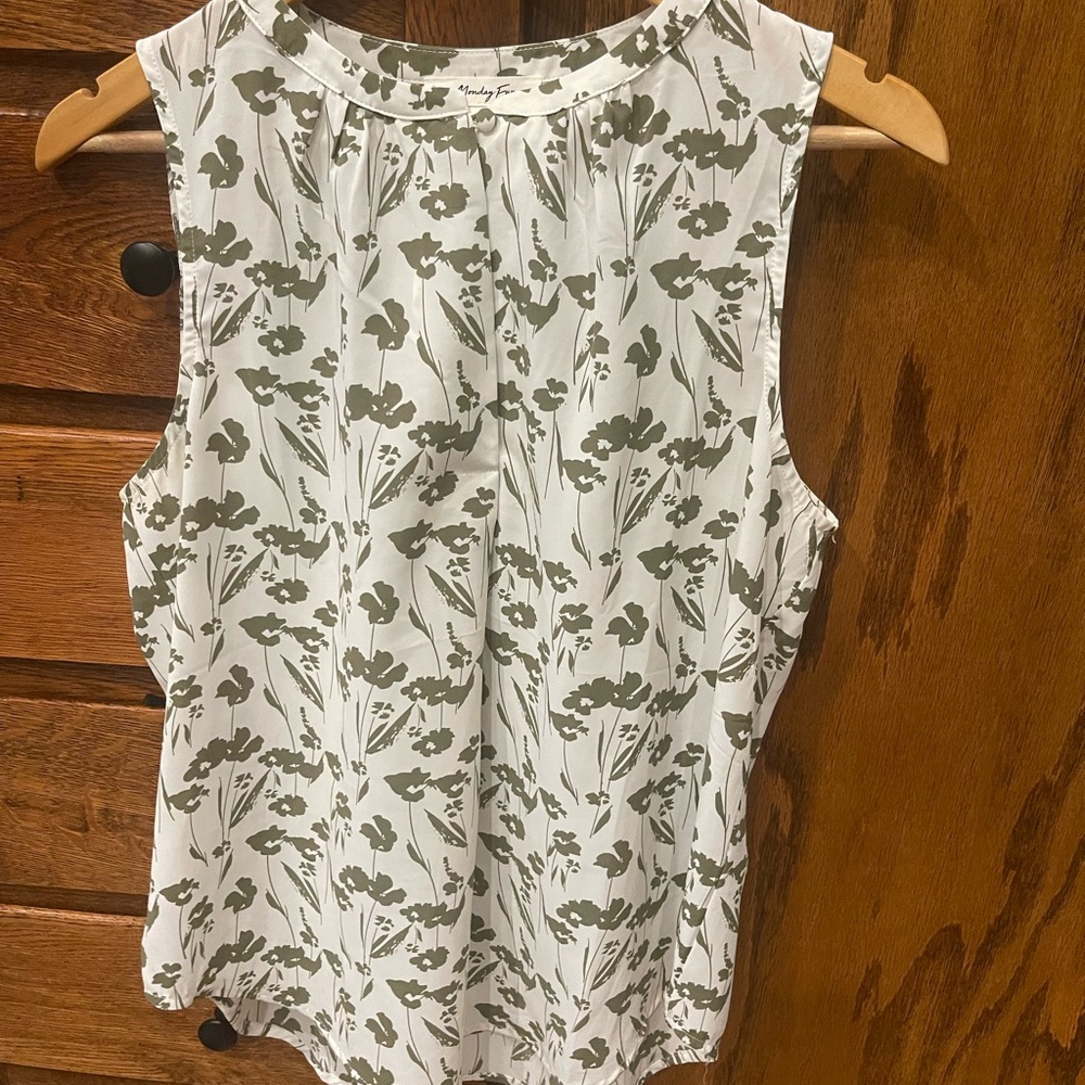 Green and White Pleated Mandarin Collar Blouse